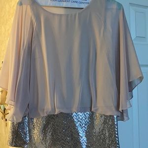 Beautiful taupe top w glitter band waist
